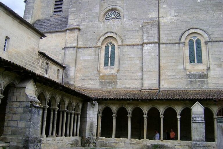 Eglise Collegiale Saint Emilion A Historical Jewel Free Walking