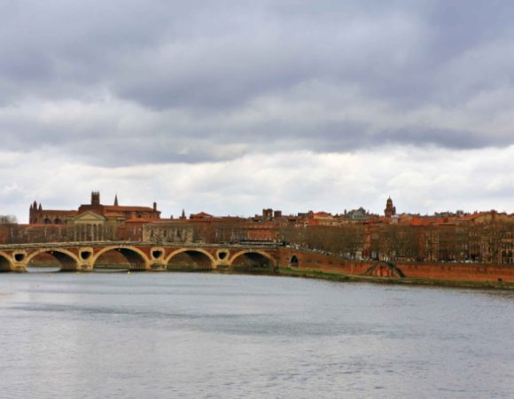 What are the main French cities on the Garonne river?