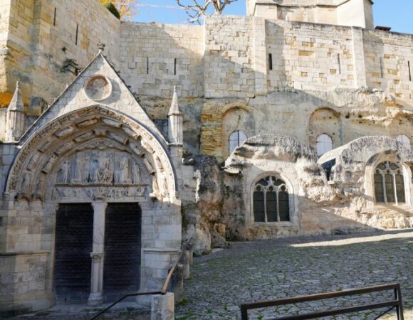 Monolithic church of Saint Émilion: treasures in stone