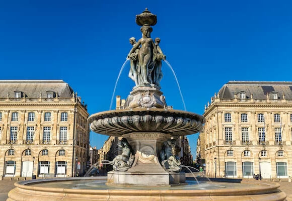 Fuente de las Tres Gracias de Burdeos: historia y elegancia en la plaza de la Bolsa