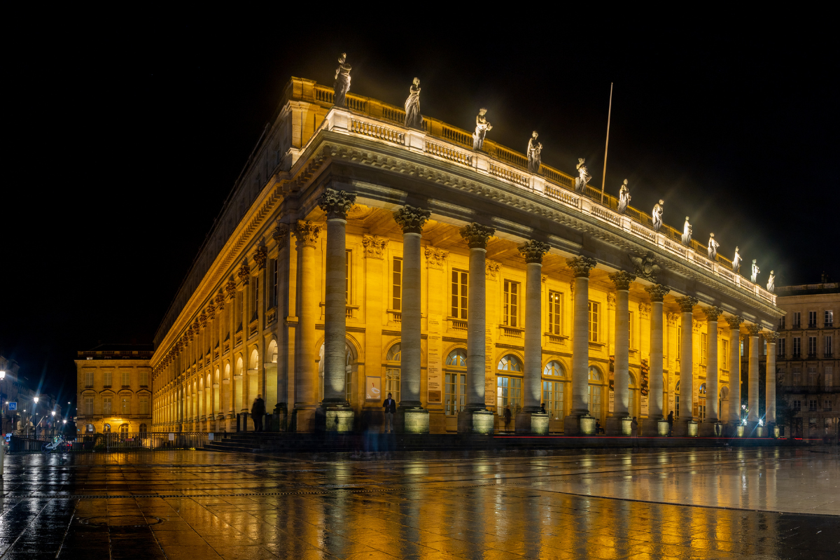 bordeaux-at-night